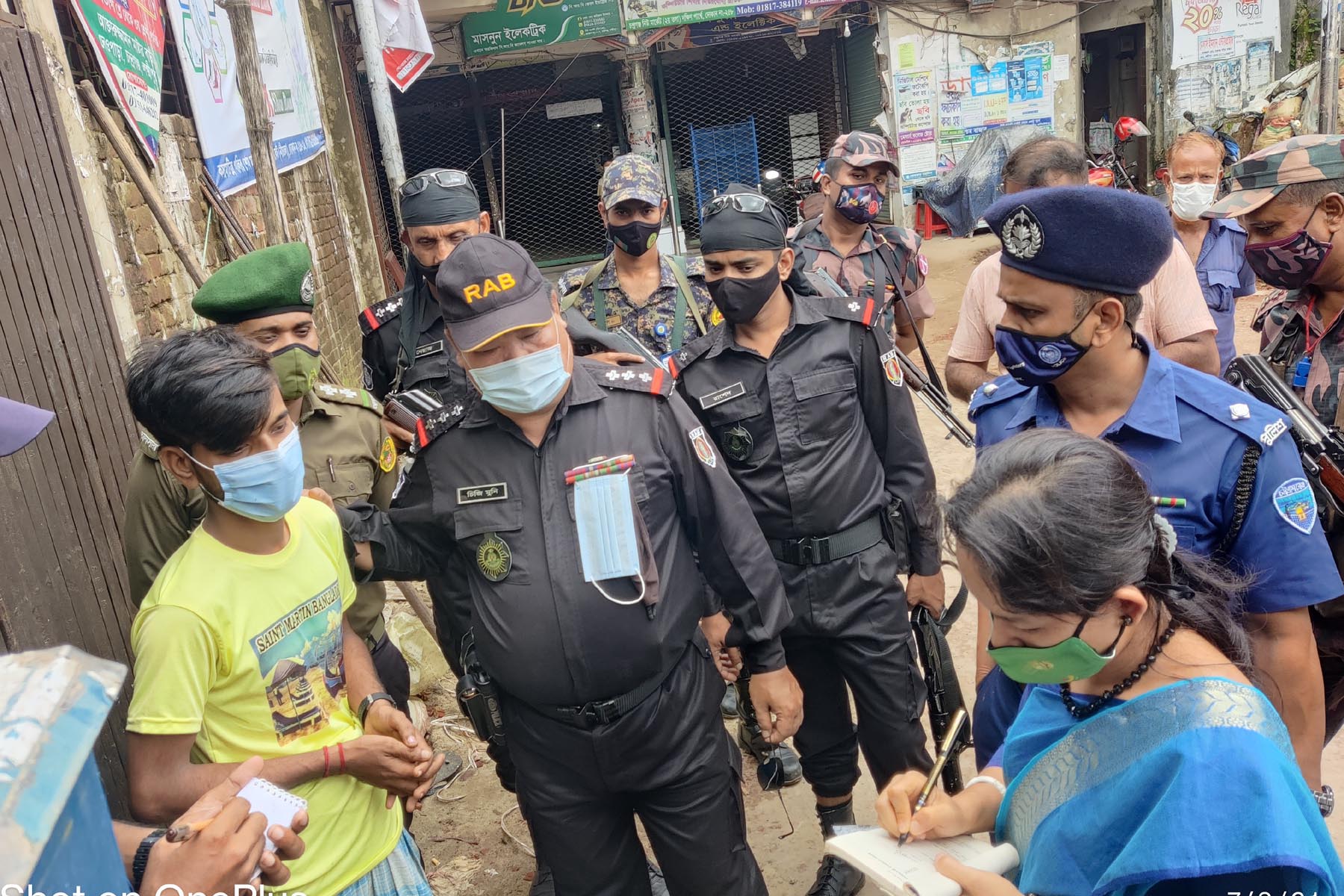 চন্দ্রগঞ্জে করোনারোধে ভ্রাম্যমান আদালতের ২৪হাজার ৪’শ টাকা জরিমানা