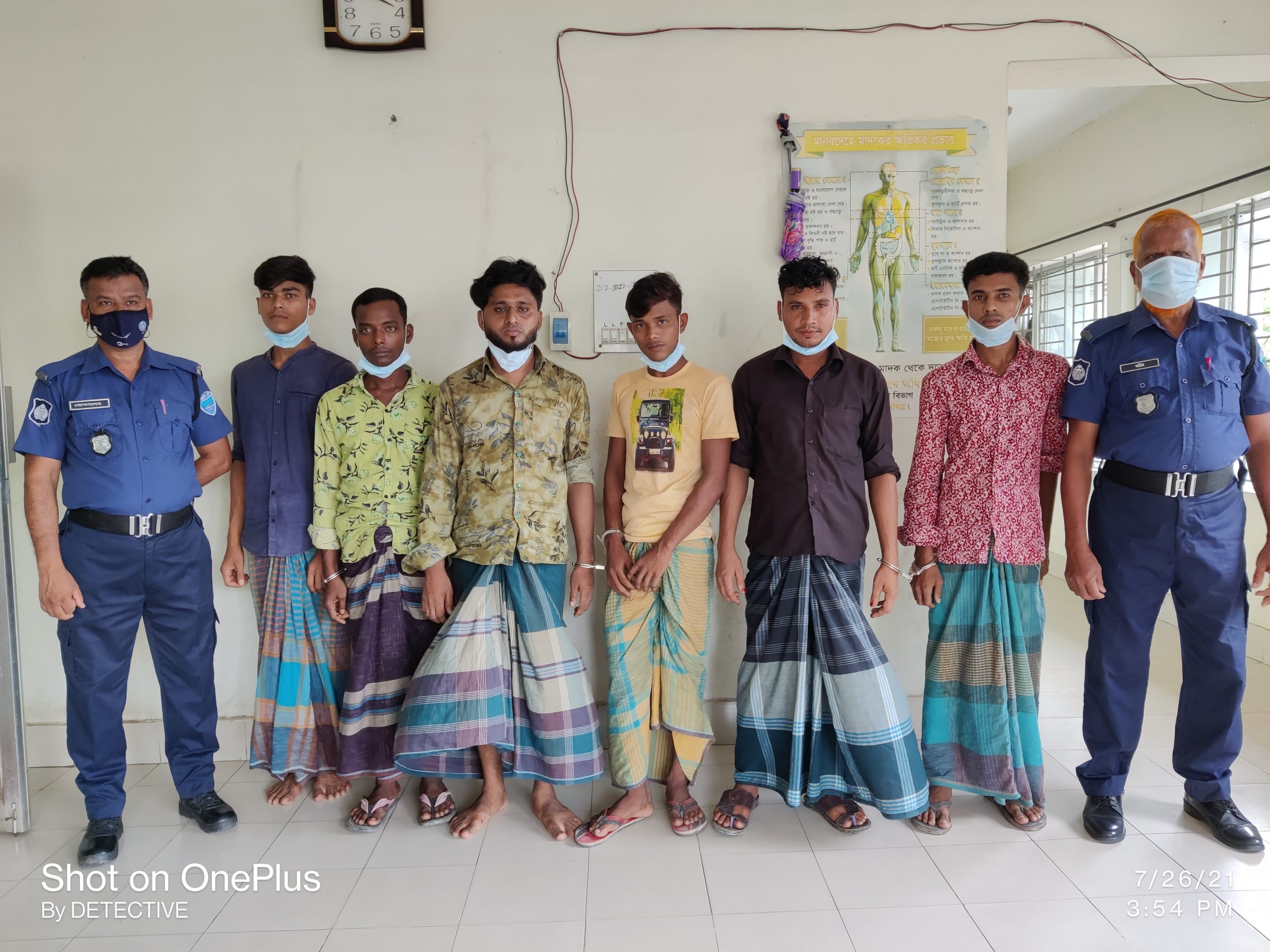 চন্দ্রগঞ্জে ৬ জুয়াড়ীকে আটক করেছে র‌্যাব, থানায় সোপর্দ