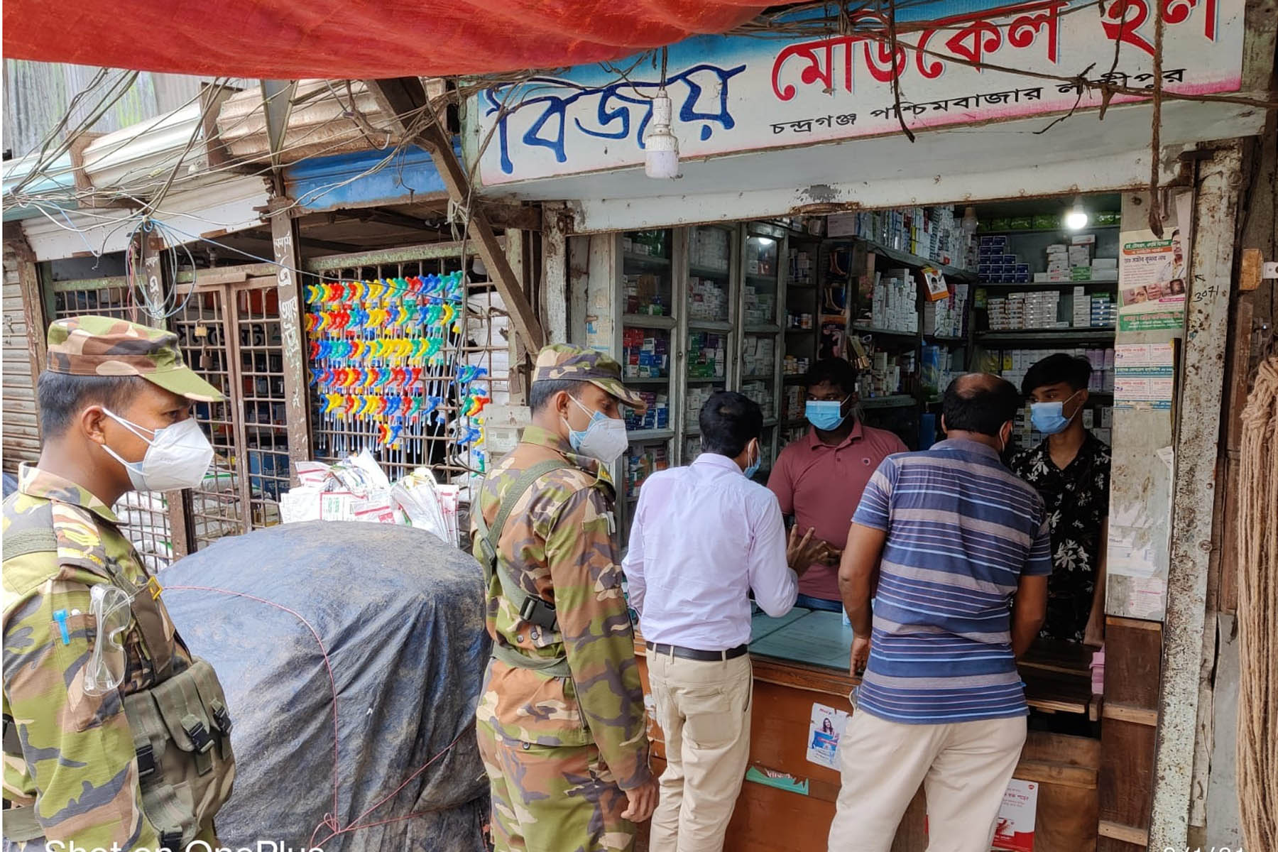 করোনা মোকাবেলায় কঠোর লক্ষ্মীপুর প্রশাসন, চন্দ্রগঞ্জে ভ্রাম্যমান আদালত পরিচালনা
