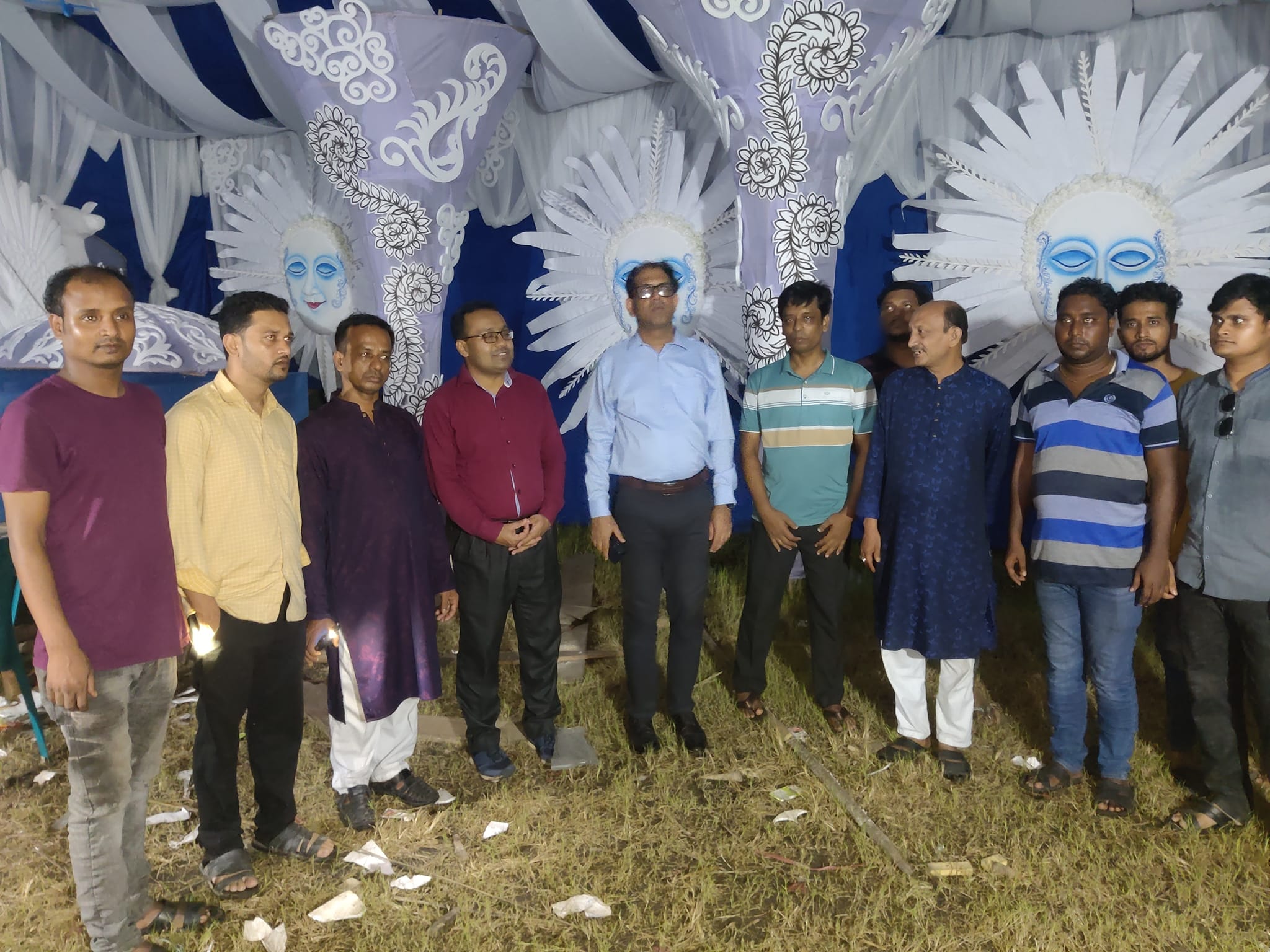 লক্ষ্মীপুরে জেলা প্রশাসকের দূর্গা পূজামন্ডপ পরিদর্শন