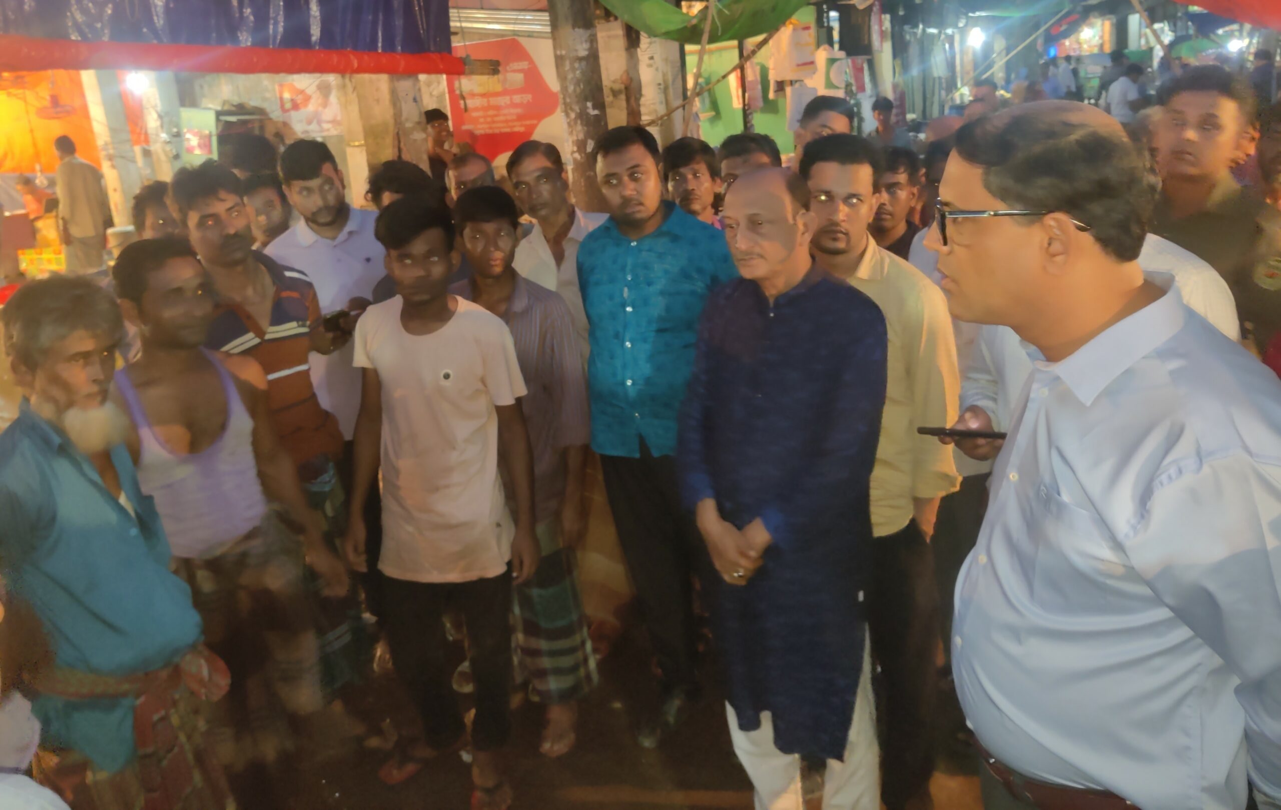লক্ষ্মীপুর জেলা প্রশাসকের আকস্মিক চন্দ্রগঞ্জ বাজার পরিদর্শন, ৩ দিনের মধ্যে টোল চার্ট টাঙ্গানোর নির্দেশ