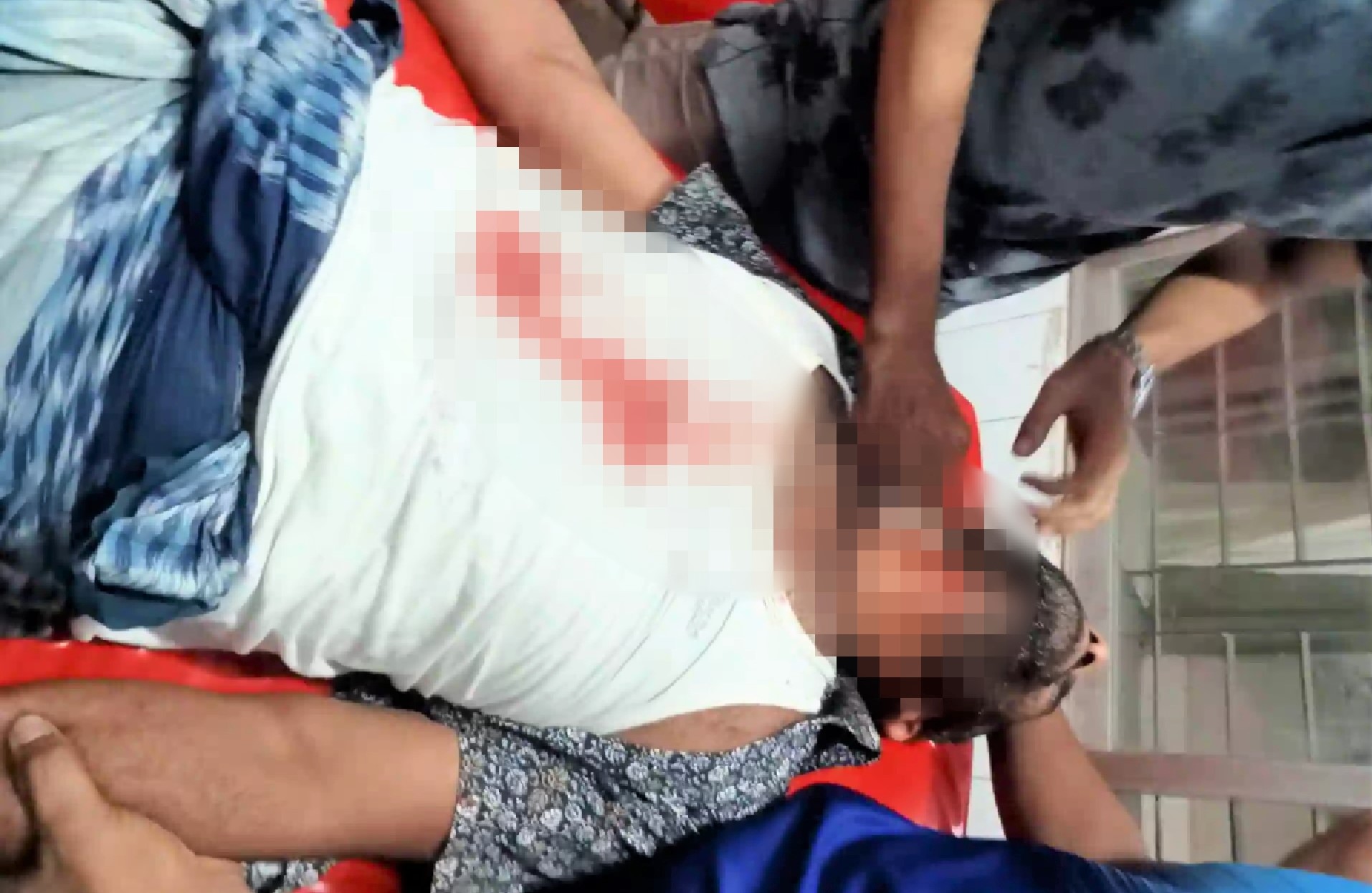 লক্ষ্মীপুরে কাঠমিস্ত্রীকে জবাই করে হত্যা চেষ্টা