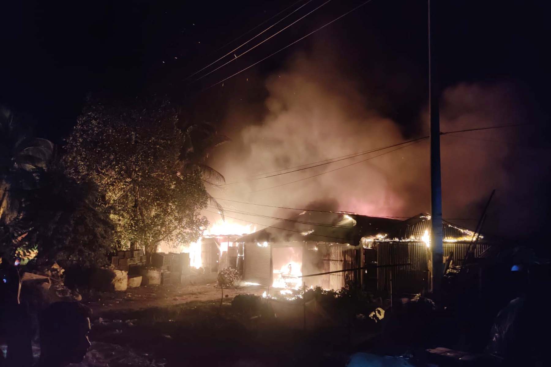 লক্ষ্মীপুরে ভয়াবহ অগ্নিকান্ড, ফায়ার সার্ভিস স্থাপনের দাবী