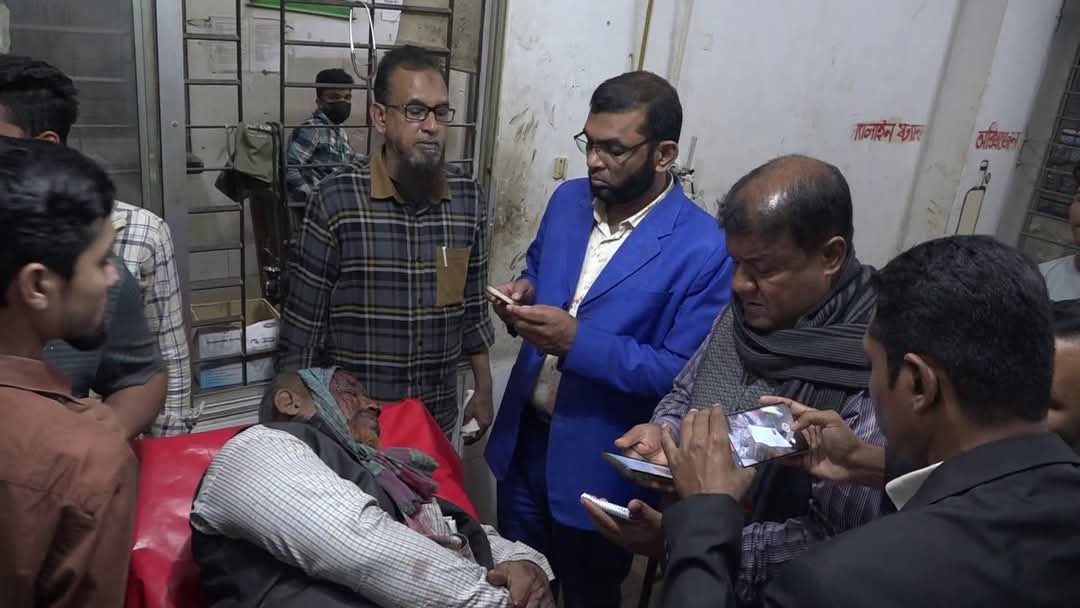 লক্ষ্মীপুরে ৪ সাংবাদিকের ওপর হামলায় মামলা, গ্রেপ্তার ৩